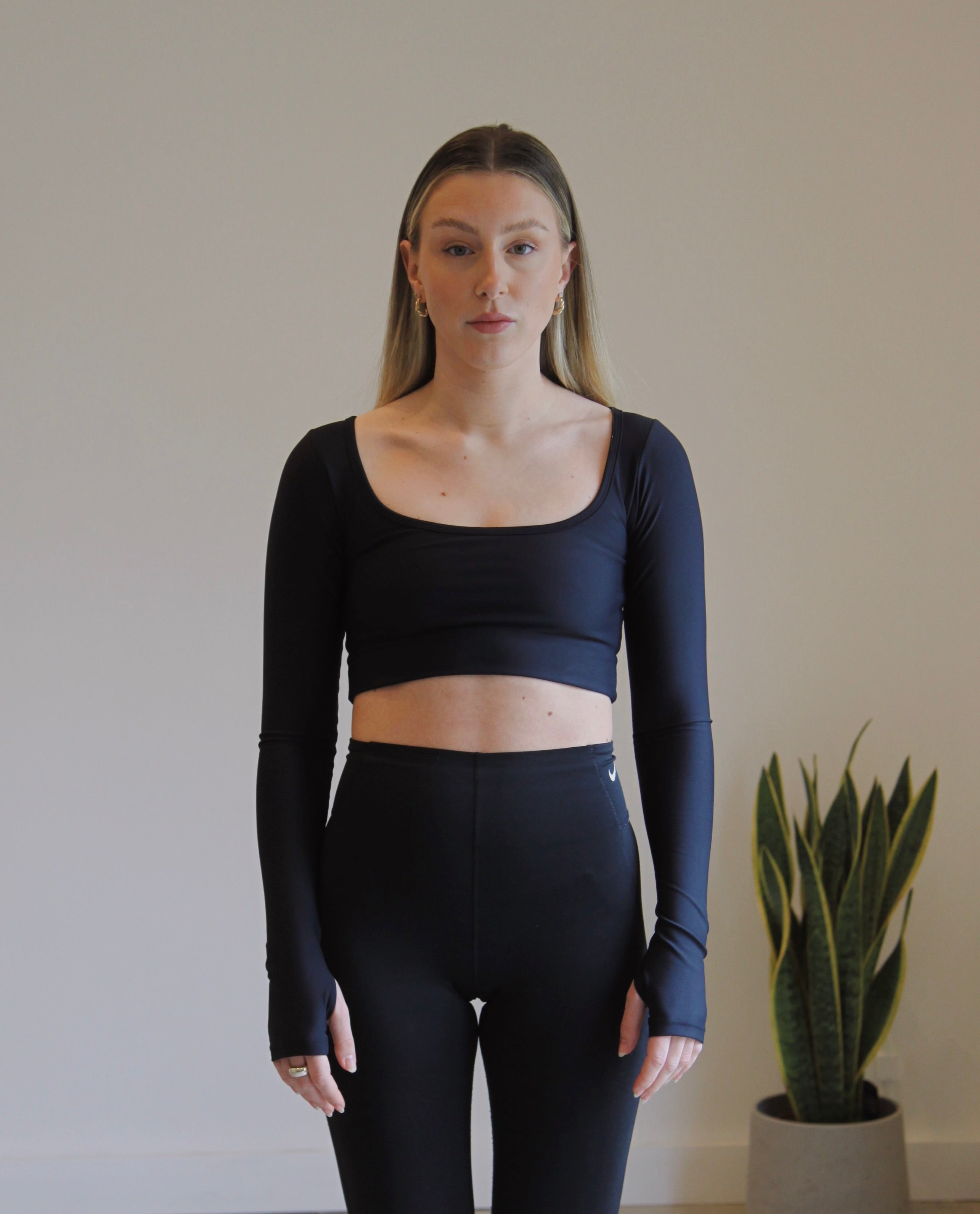 Oriel Long Sleeve Bra in Obsidian – isseyactive